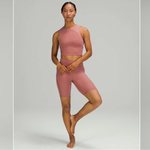 Lululemon Nulu and Mesh Yoga Tank Top
Jewel Emboss Spiced Chai NWT - Picture 4 of 12